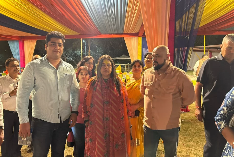 Mr. Rajesh Shukla Ji with Hon’ble Minister of State for External Affairs and Culture of India (Shrimati Meenakshi Lekhi Ji)